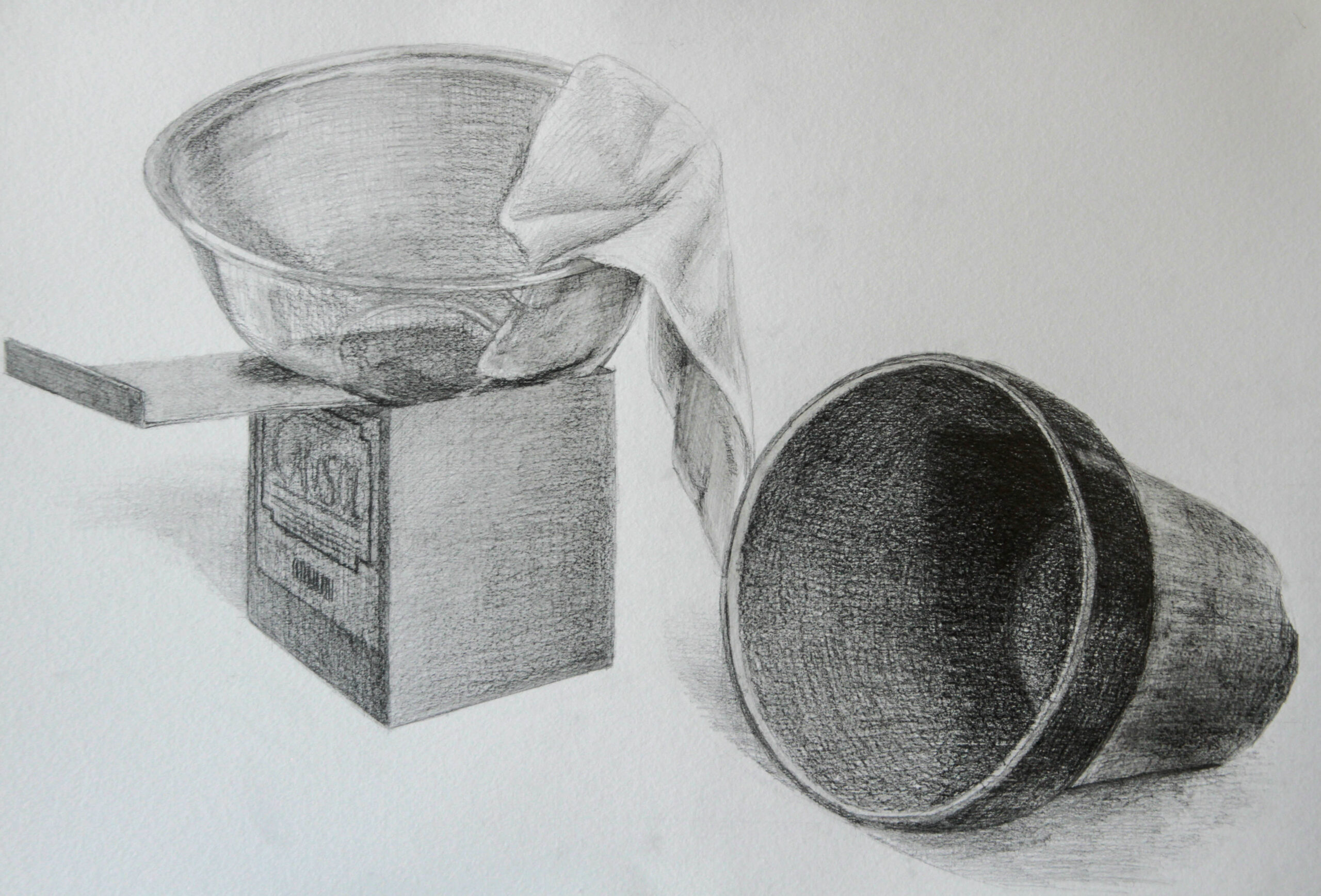 鉛筆デッサンの課題は鉢と透明なボウルと箱